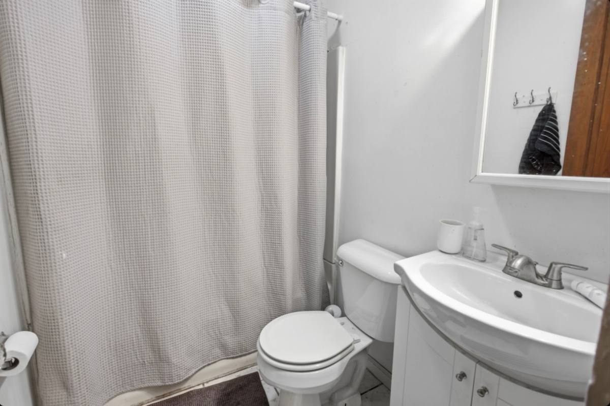 Apartment for rent at 2328 Stratford, Cincinnati, OH 45219