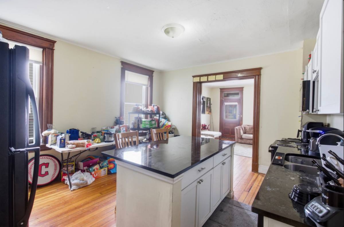 Apartment for rent at 2328 Stratford, Cincinnati, OH 45219