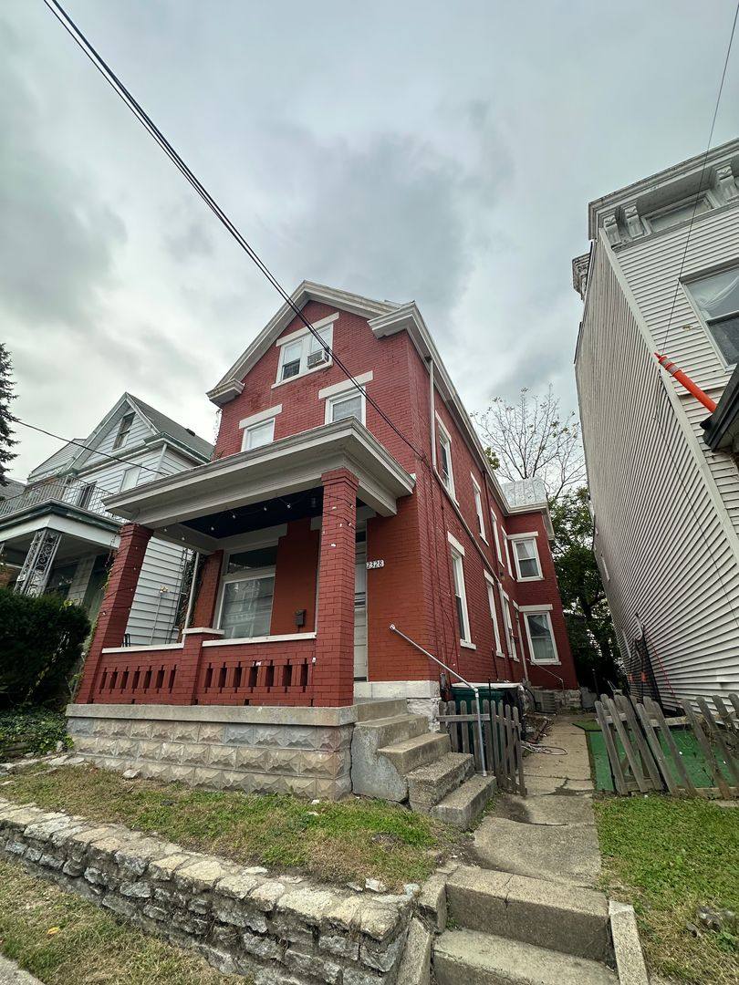 Apartment for rent at 2328 Stratford, Cincinnati, OH 45219