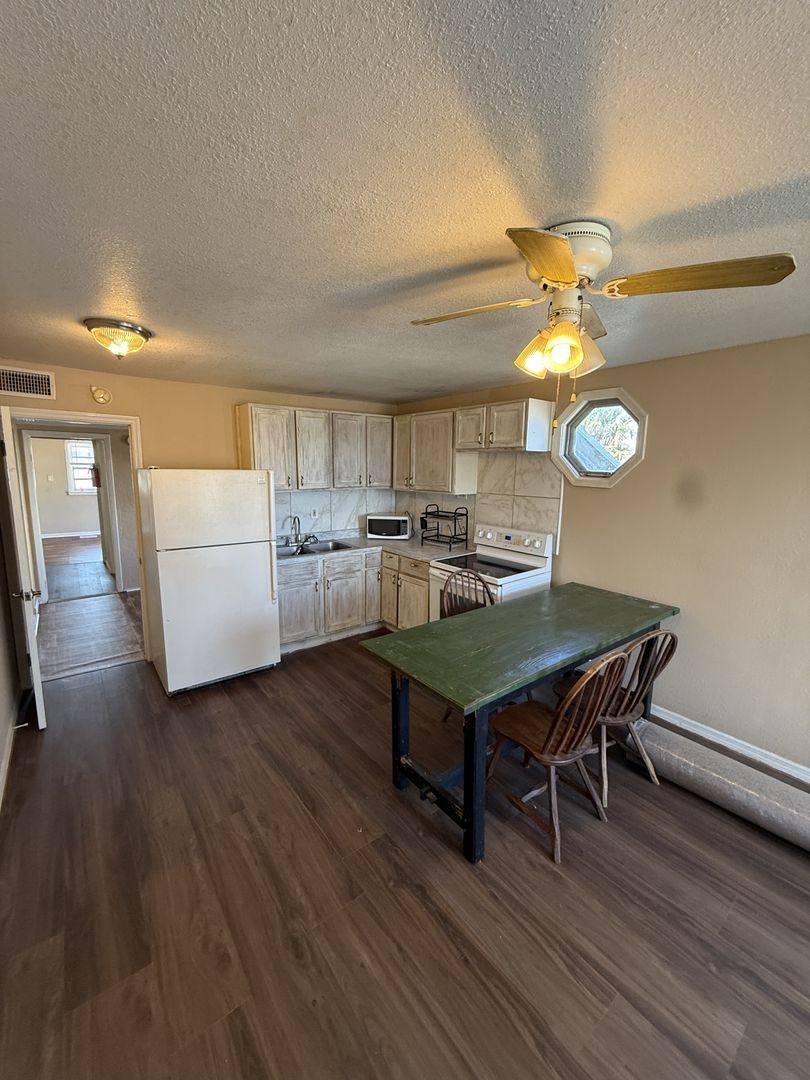 Apartment for rent at 30 S Grandview Ave, Daytona Beach, FL 32118