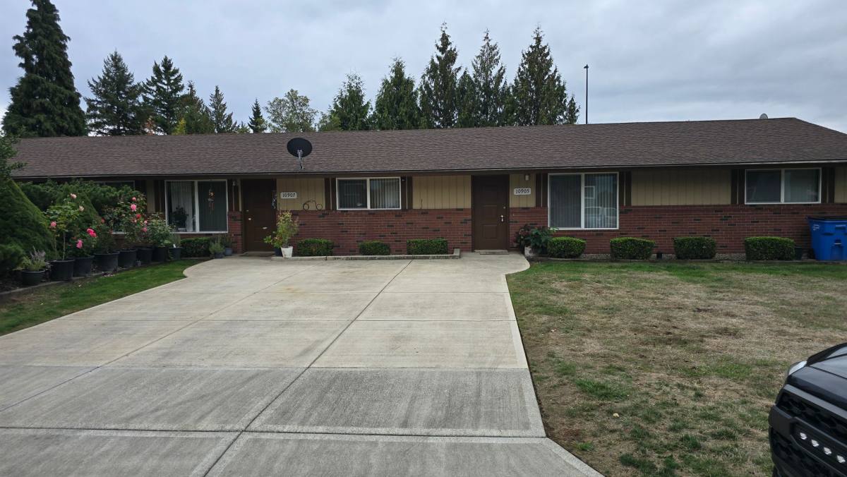 Apartment for rent at 10905 NE 6th St, Vancouver, WA 98664