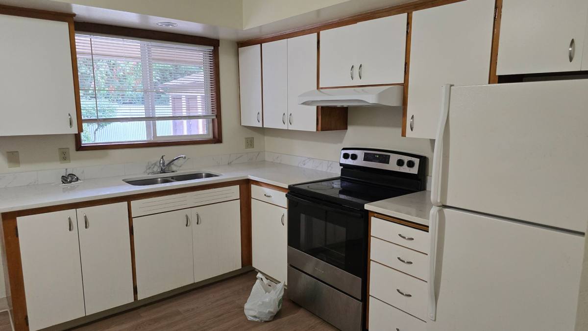 Apartment for rent at 10905 NE 6th St, Vancouver, WA 98664