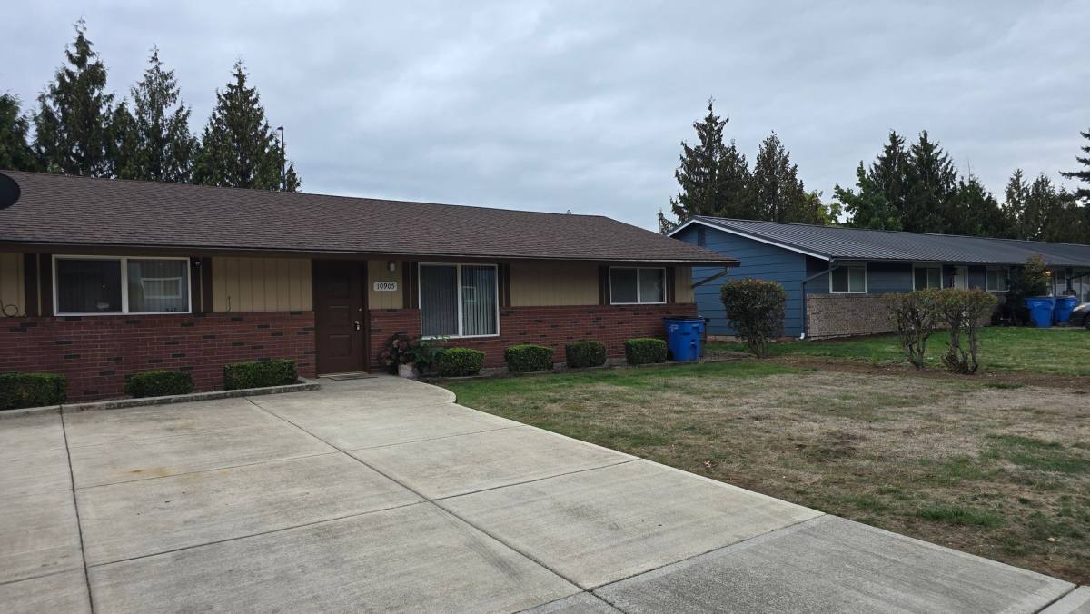 Apartment for rent at 10905 NE 6th St, Vancouver, WA 98664
