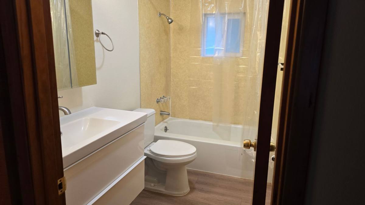 Apartment for rent at 10905 NE 6th St, Vancouver, WA 98664