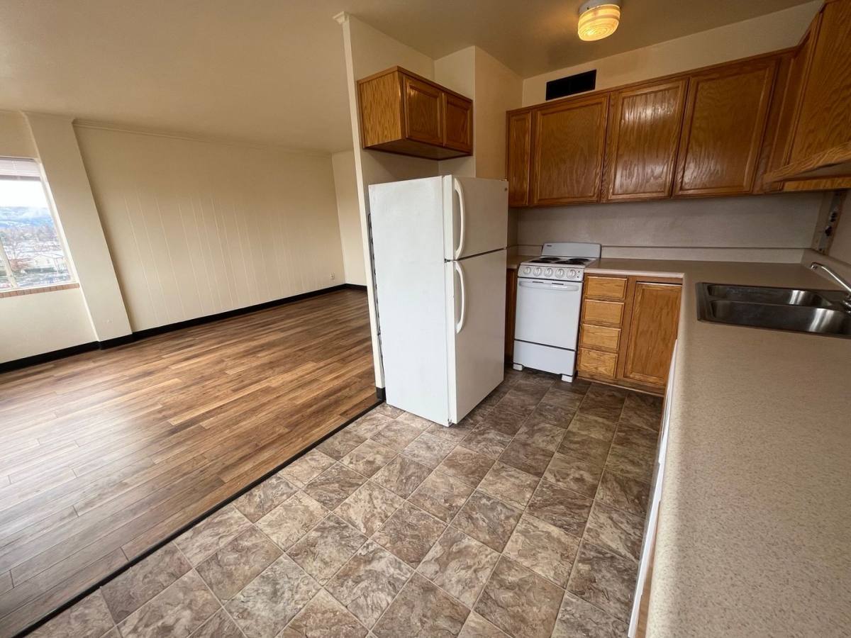 Apartment for rent at 235 S Oakdale Ave, Medford, OR 97501