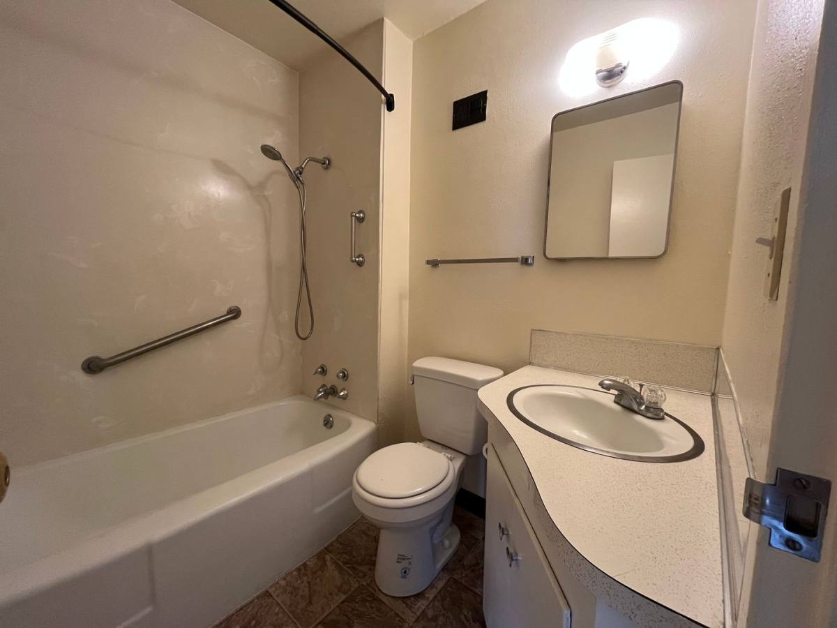 Apartment for rent at 235 S Oakdale Ave, Medford, OR 97501