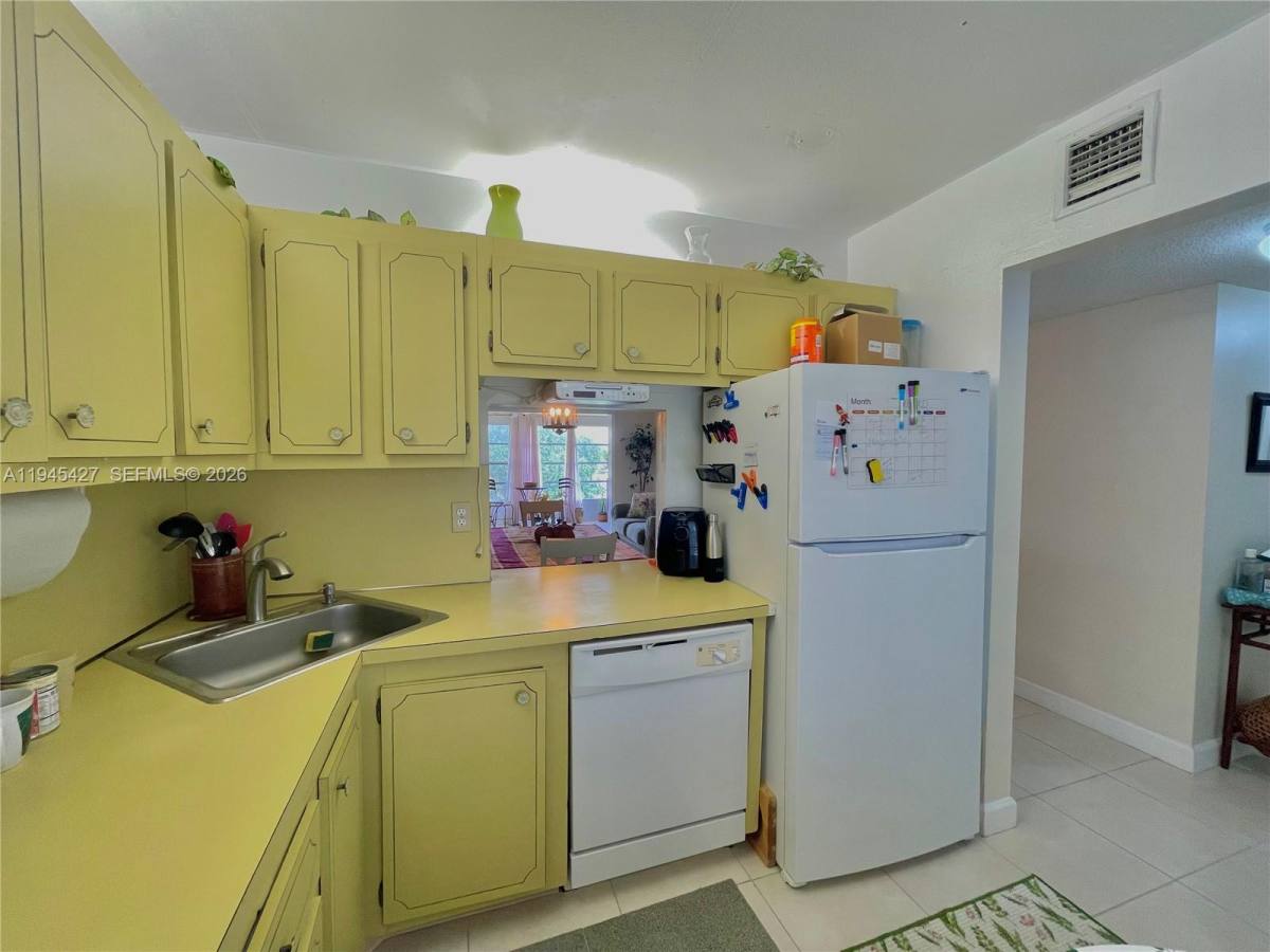 Apartment for rent at 6350 NW 62nd St #308, Fort Lauderdale, FL 33319