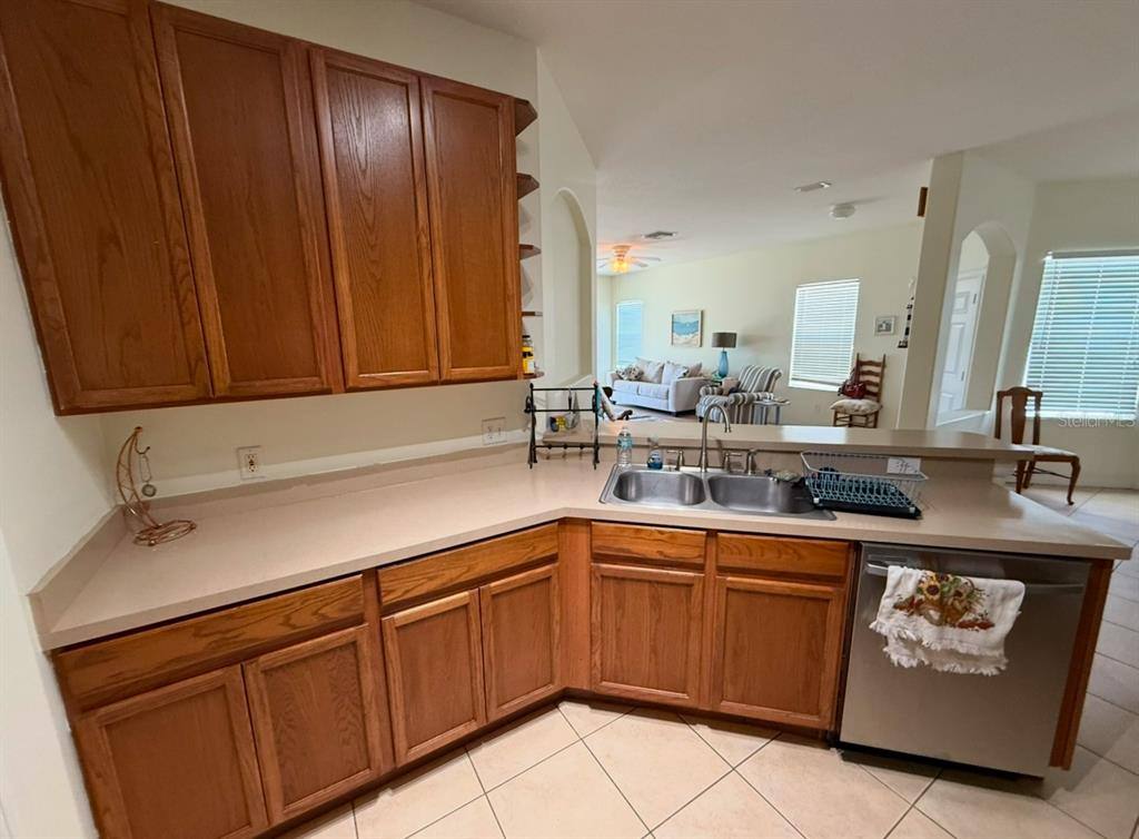 Apartment for rent at 6928 Surrey Oak Dr, Apollo Beach, FL 33572