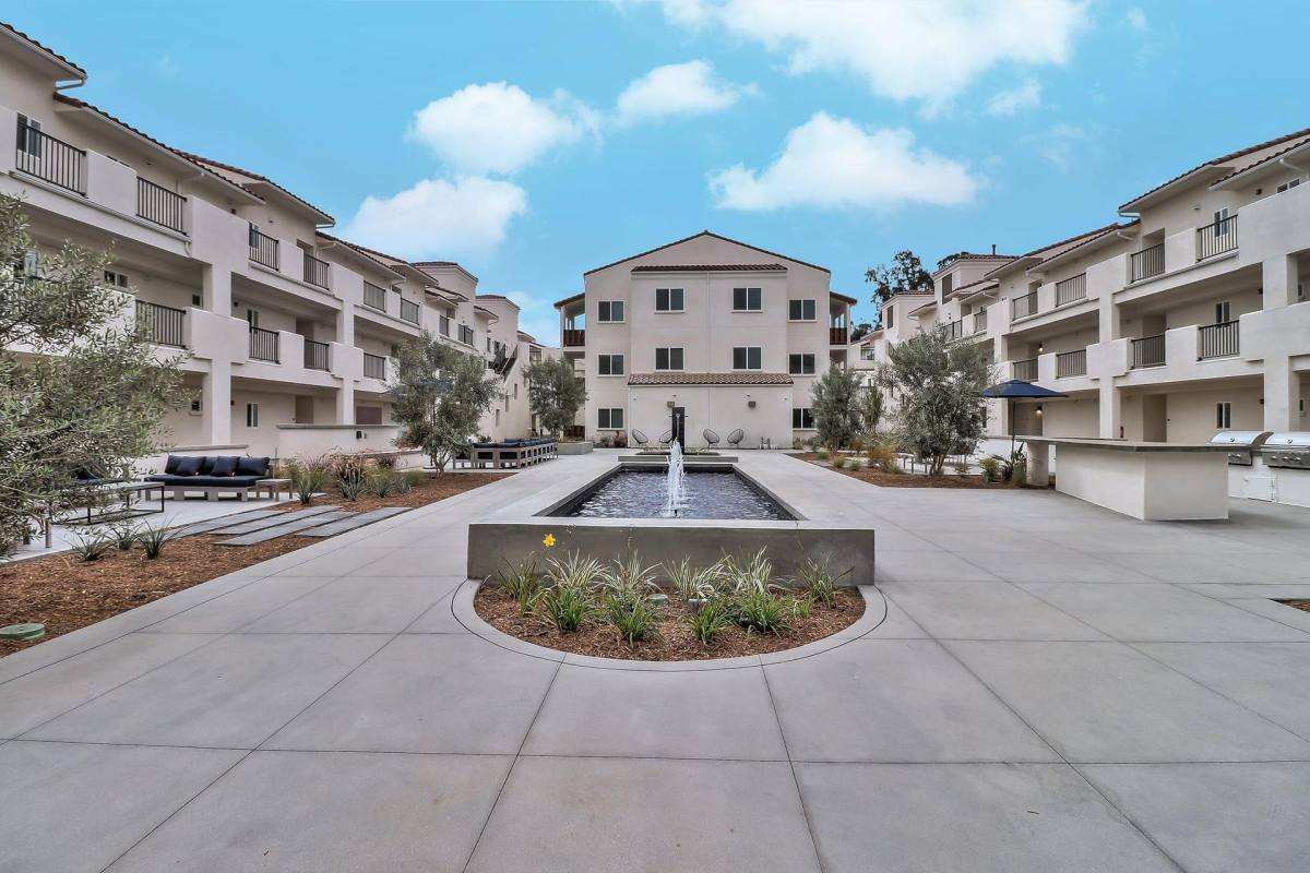Apartment for rent at 2250 E Pleasant Valley Rd, Oxnard, CA 93033