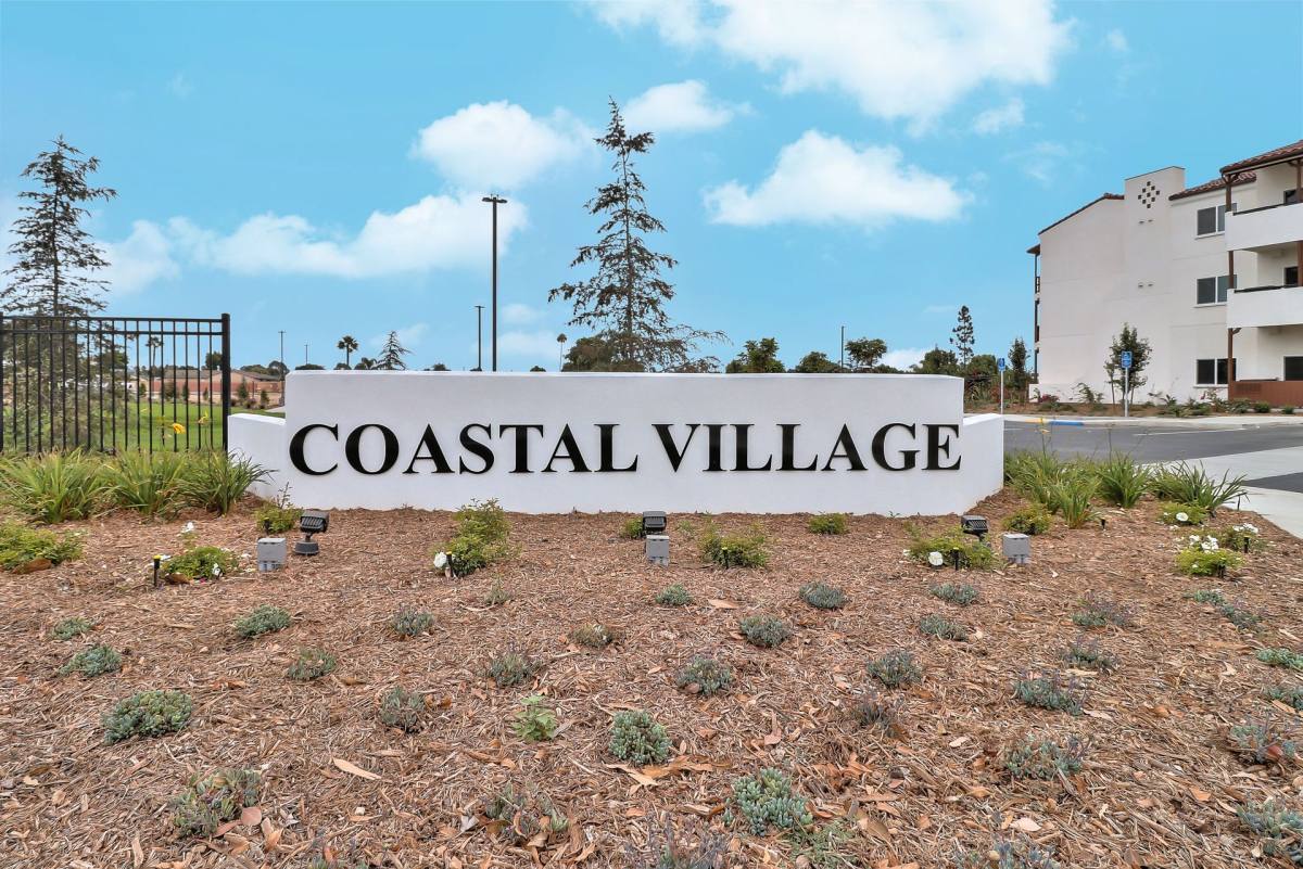 Apartment for rent at Coastal Village, 2250 E Pleasant Valley Rd, Oxnard, CA 93033
