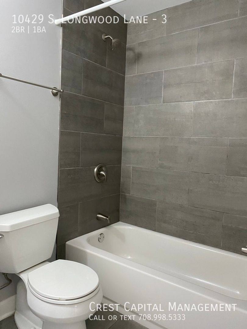 Apartment for rent at 10425-37 S Longwood Lane, Oak Lawn, IL 60453