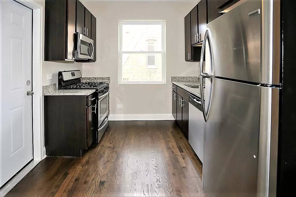 Apartment for rent at 1437 W Carmen #1F, Chicago, IL 60640