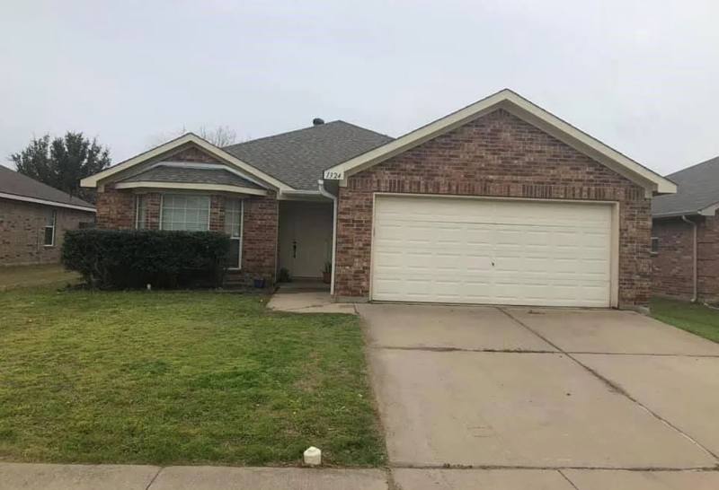 House for rent at 1324 Sierra Blanca Dr, Burleson, TX 76028