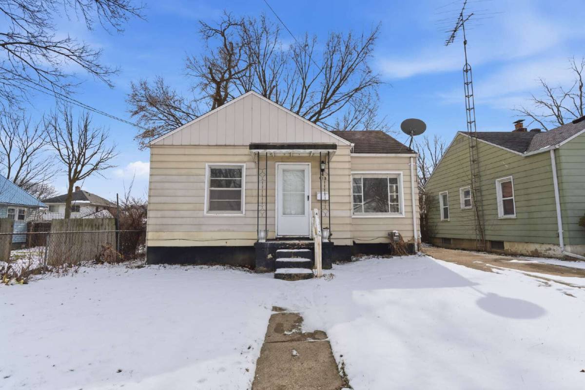House for rent at 813 Alvord Ave, Flint, MI 48507