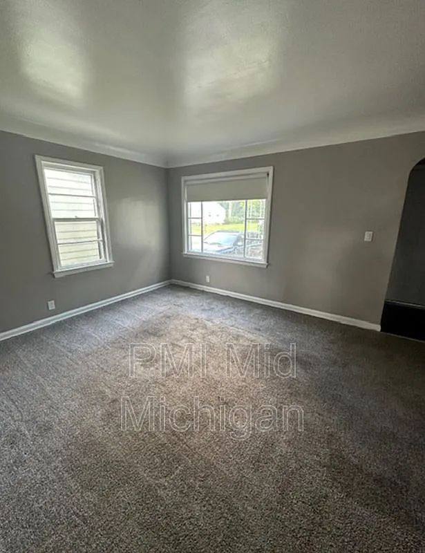 House for rent at 813 Alvord Ave, Flint, MI 48507