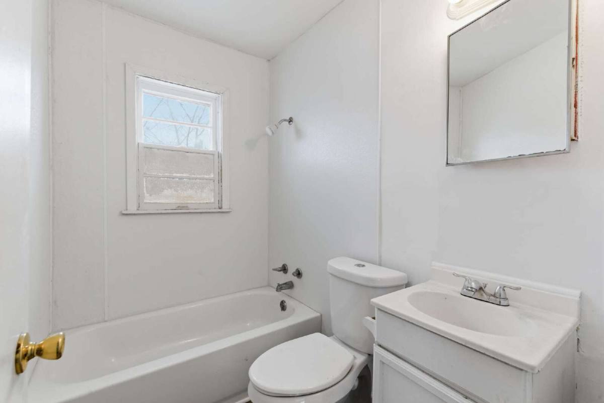House for rent at 813 Alvord Ave, Flint, MI 48507
