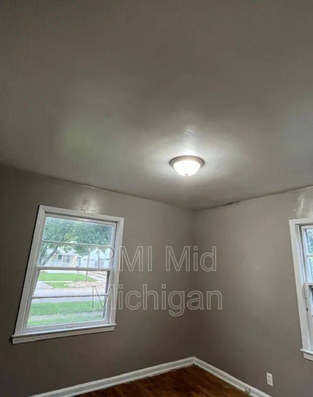 House for rent at 813 Alvord Ave, Flint, MI 48507