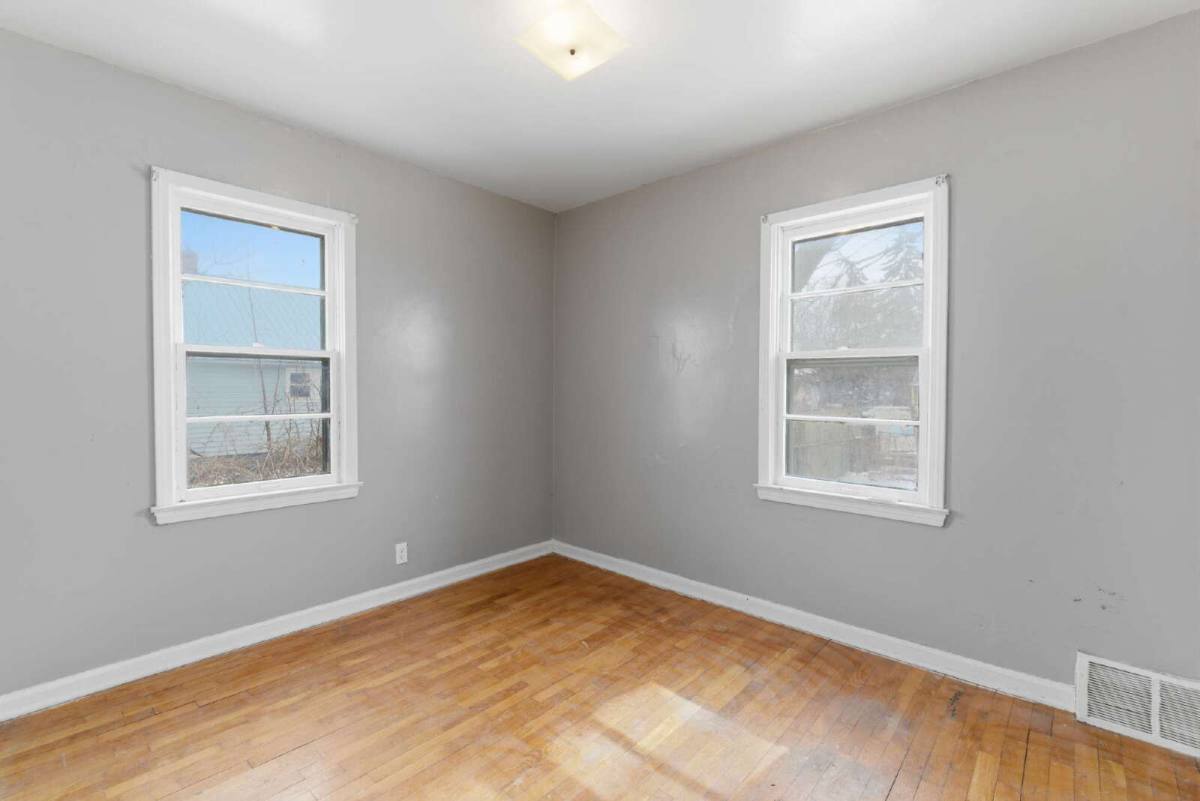 House for rent at 813 Alvord Ave, Flint, MI 48507