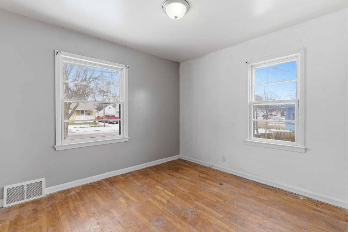 House for rent at 813 Alvord Ave, Flint, MI 48507