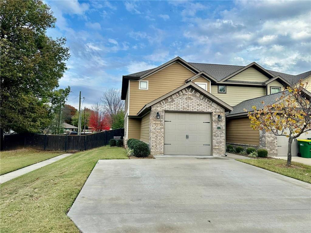 Townhouse for rent at 186 Old Farmington Rd, Farmington, AR 72730