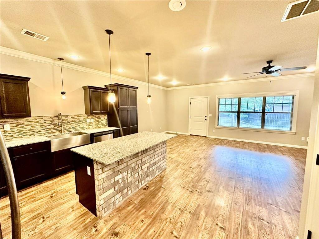 Townhouse for rent at 186 Old Farmington Rd, Farmington, AR 72730