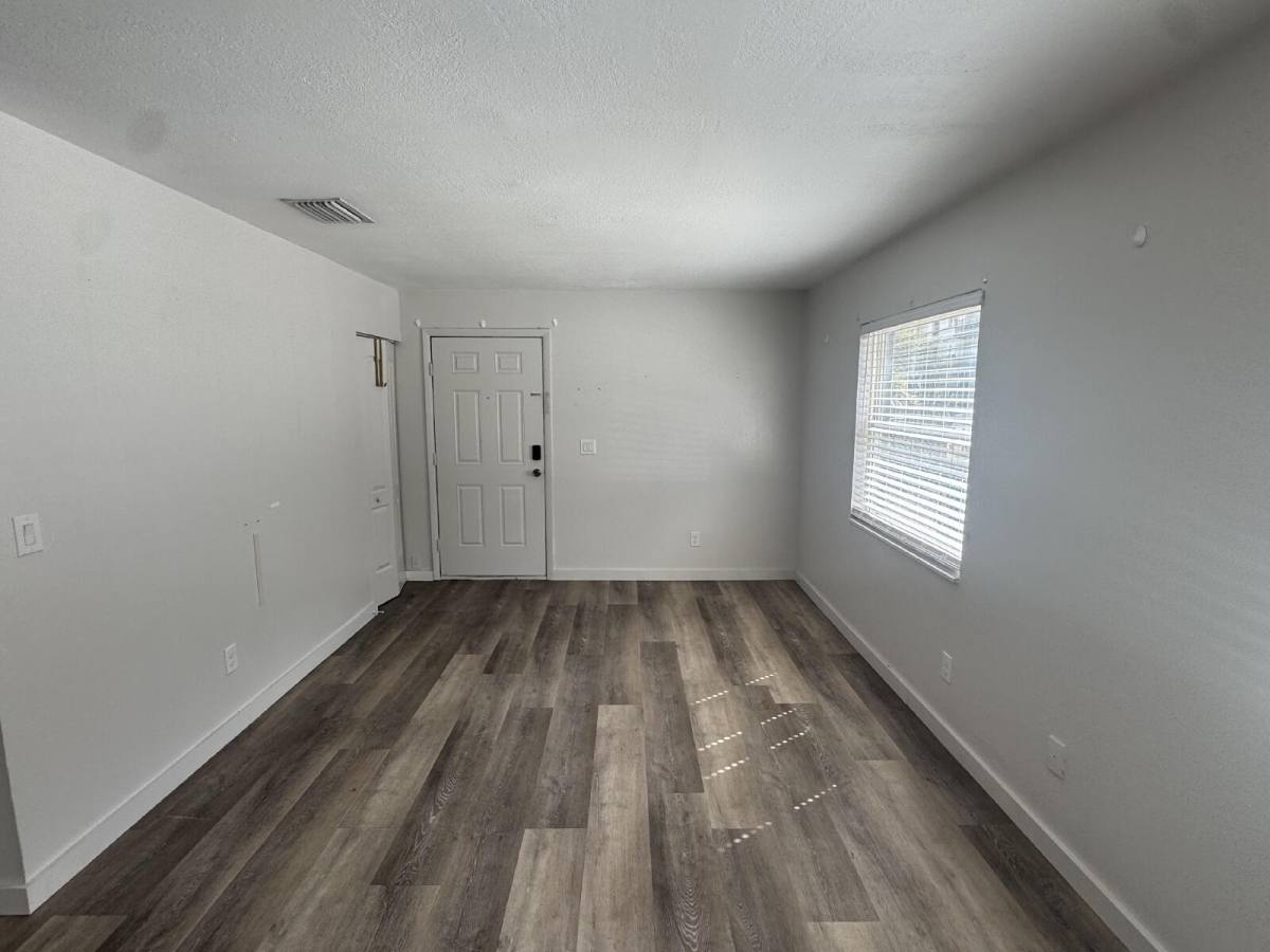 Townhouse for rent at 1711 W Carmen St #B, Tampa, FL 33606