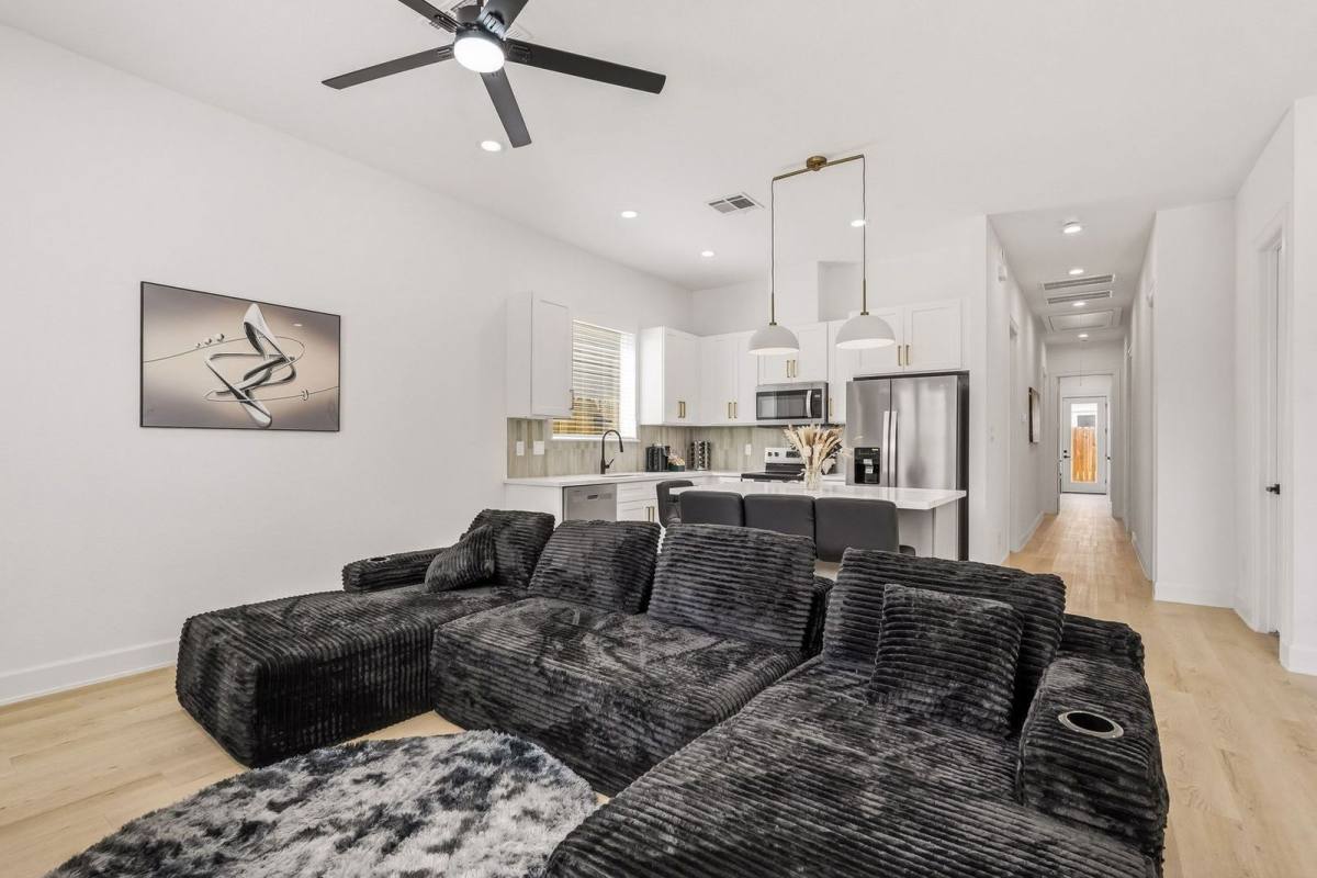 Apartment for rent at 6528 Weston St #A, Houston, TX 77021