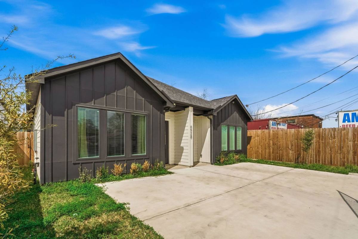 Apartment for rent at 6528 Weston St #A, Houston, TX 77021