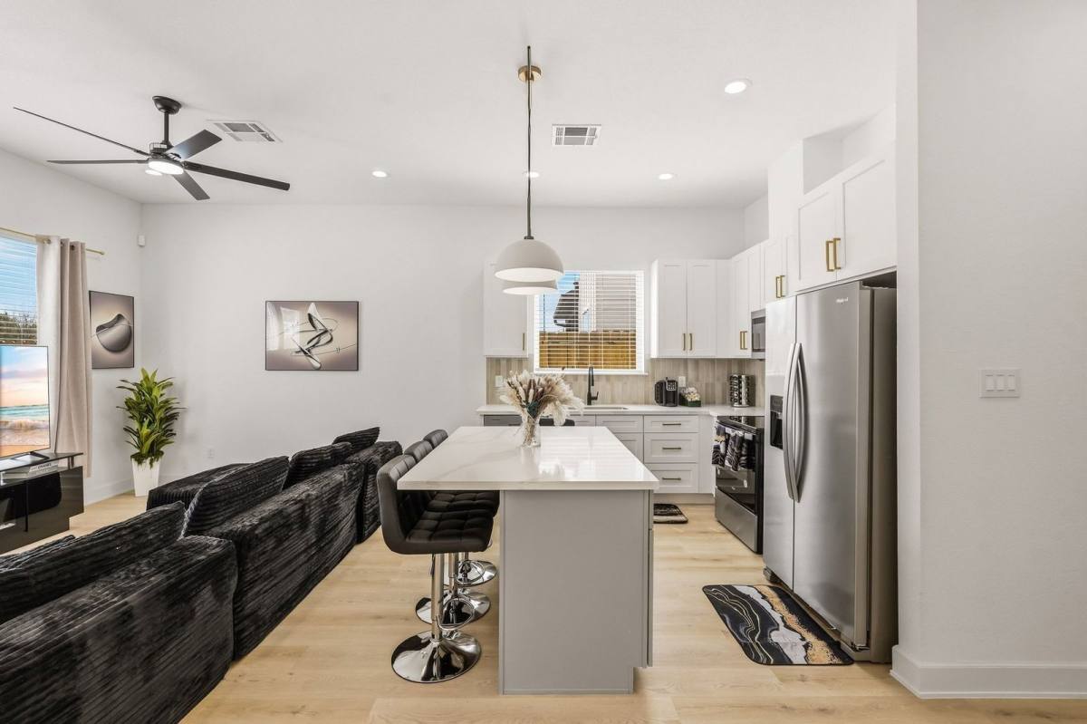 Apartment for rent at 6528 Weston St #A, Houston, TX 77021