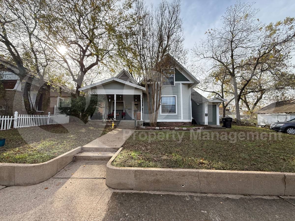 Apartment for rent at 224 W Hull St #B, Denison, TX 75020