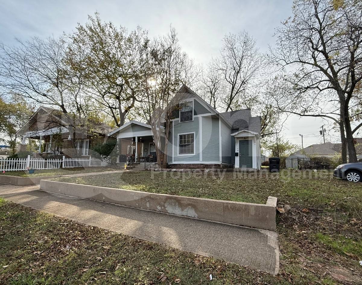 Apartment for rent at 224 W Hull St #B, Denison, TX 75020