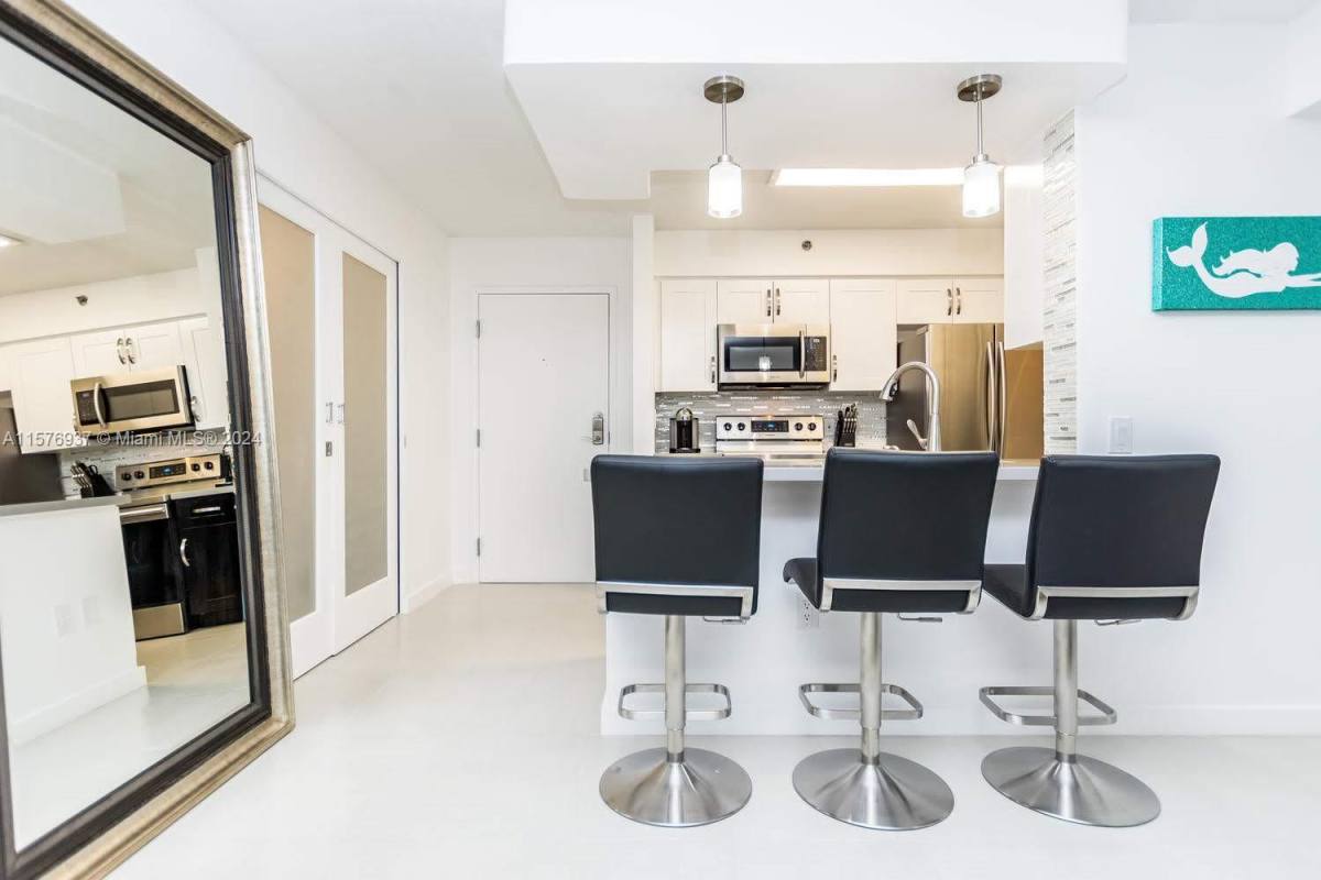 Apartment for rent at 19655 E Country Club Dr, Miami, FL 33180