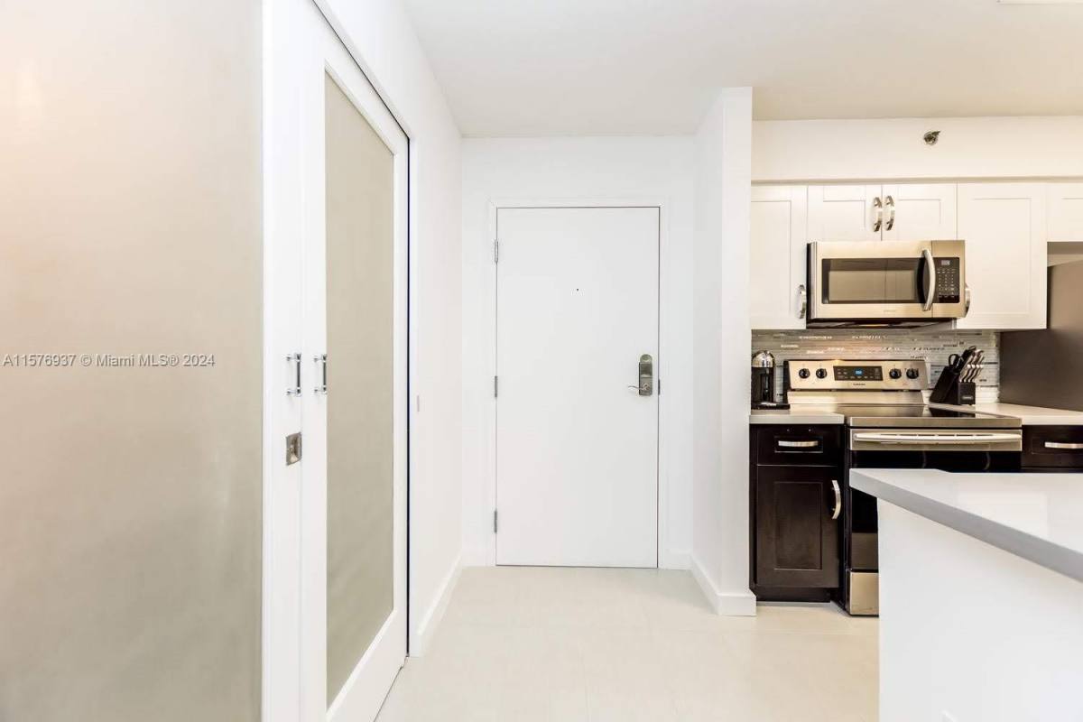 Apartment for rent at 19655 E Country Club Dr, Miami, FL 33180