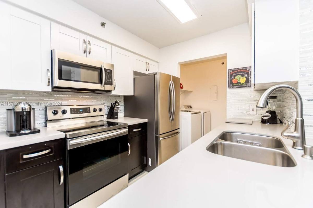 Apartment for rent at 19655 E Country Club Dr, Miami, FL 33180