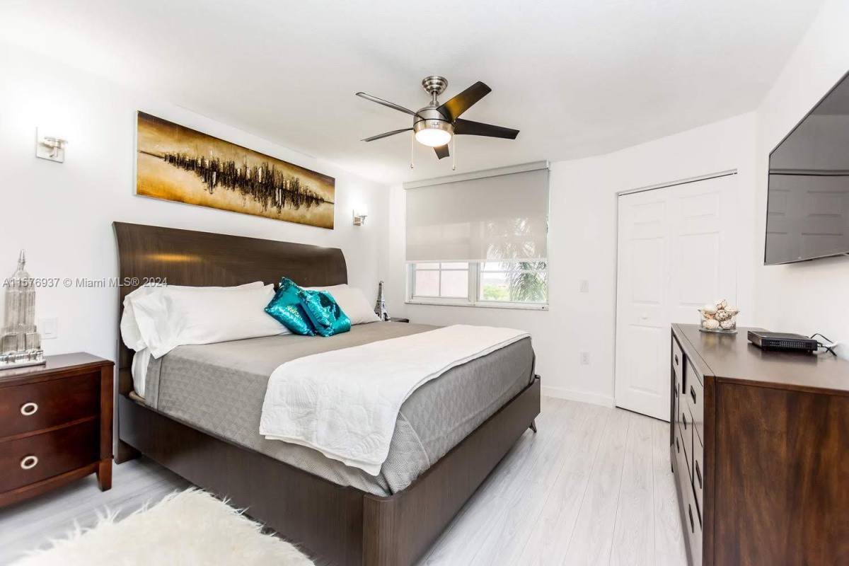 Apartment for rent at 19655 E Country Club Dr, Miami, FL 33180