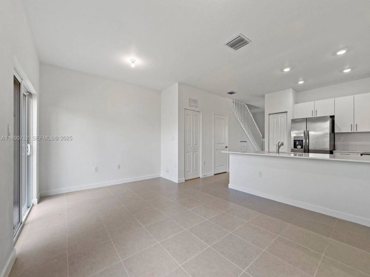 Townhouse for rent at 1533 SE 27th Rd, Homestead, FL 33035
