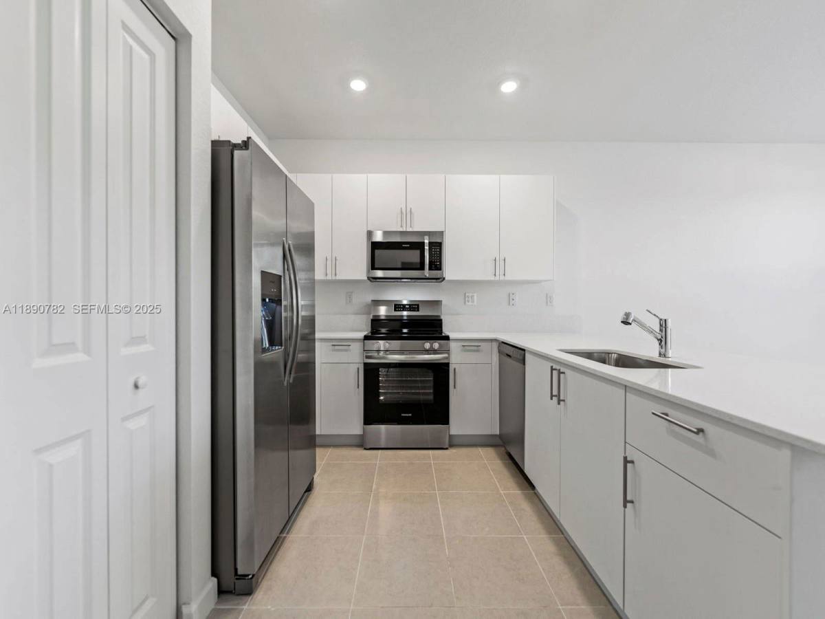 Townhouse for rent at 1533 SE 27th Rd, Homestead, FL 33035
