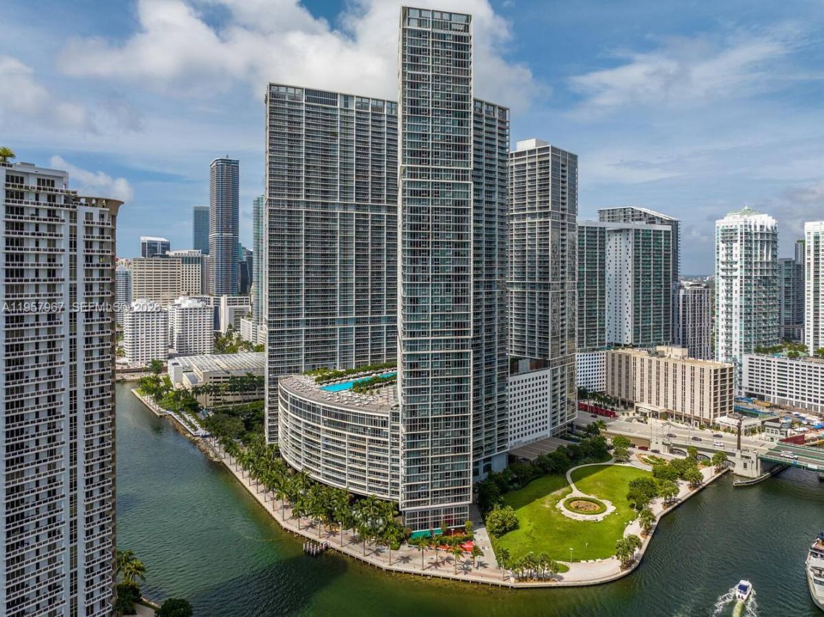 Apartment for rent at 465 Brickell Ave #4003, Miami, FL 33131