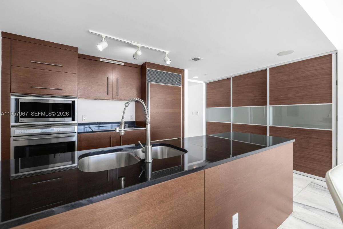 Apartment for rent at 465 Brickell Ave #4003, Miami, FL 33131