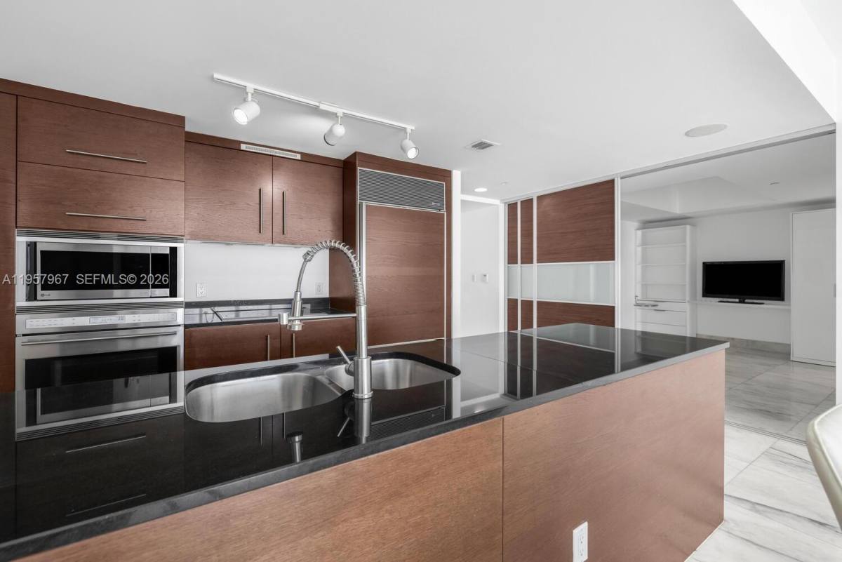 Apartment for rent at 465 Brickell Ave #4003, Miami, FL 33131