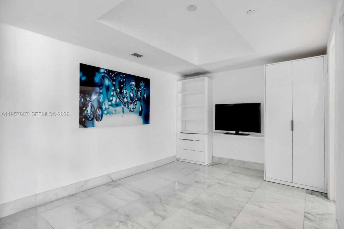 Apartment for rent at 465 Brickell Ave #4003, Miami, FL 33131
