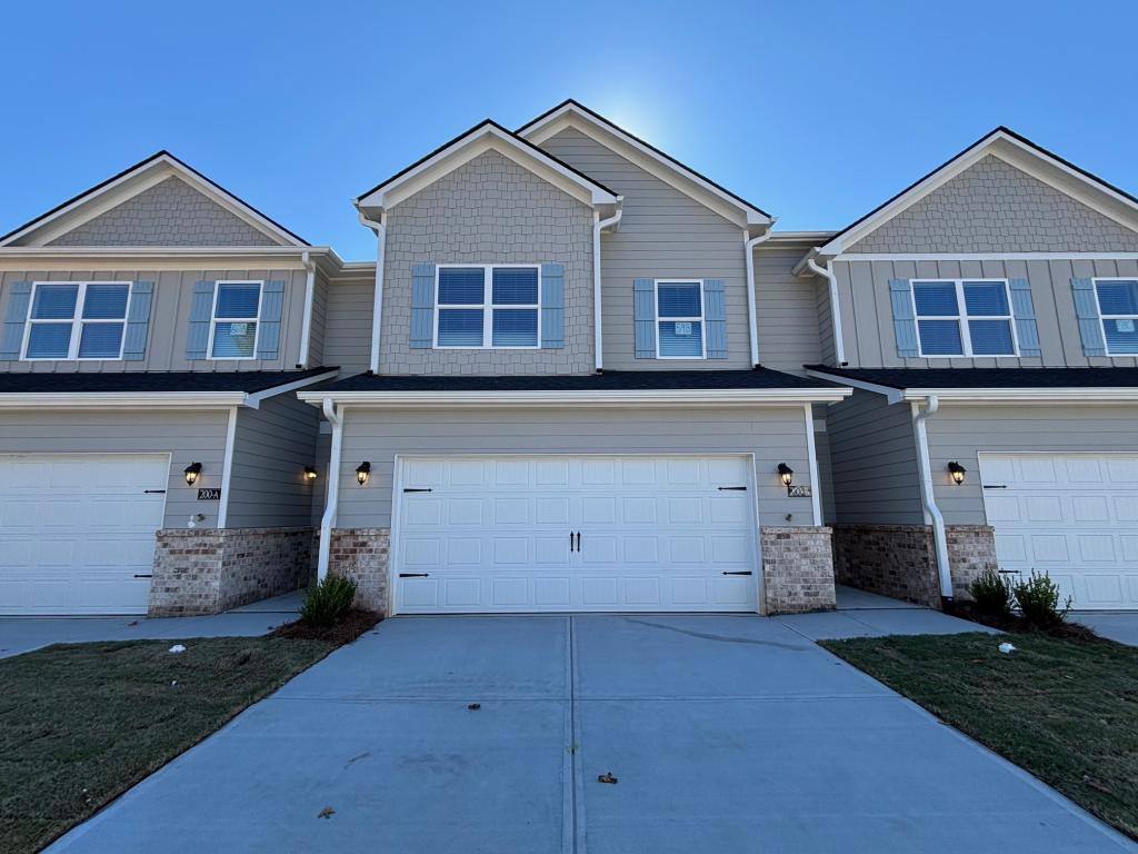 Townhouse for rent at 200-B Harvest Ridge Lane, Cornelia, GA 30531