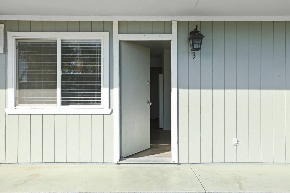 Apartment for rent at 111 N Walnut Ave #1, Manteca, CA 95337