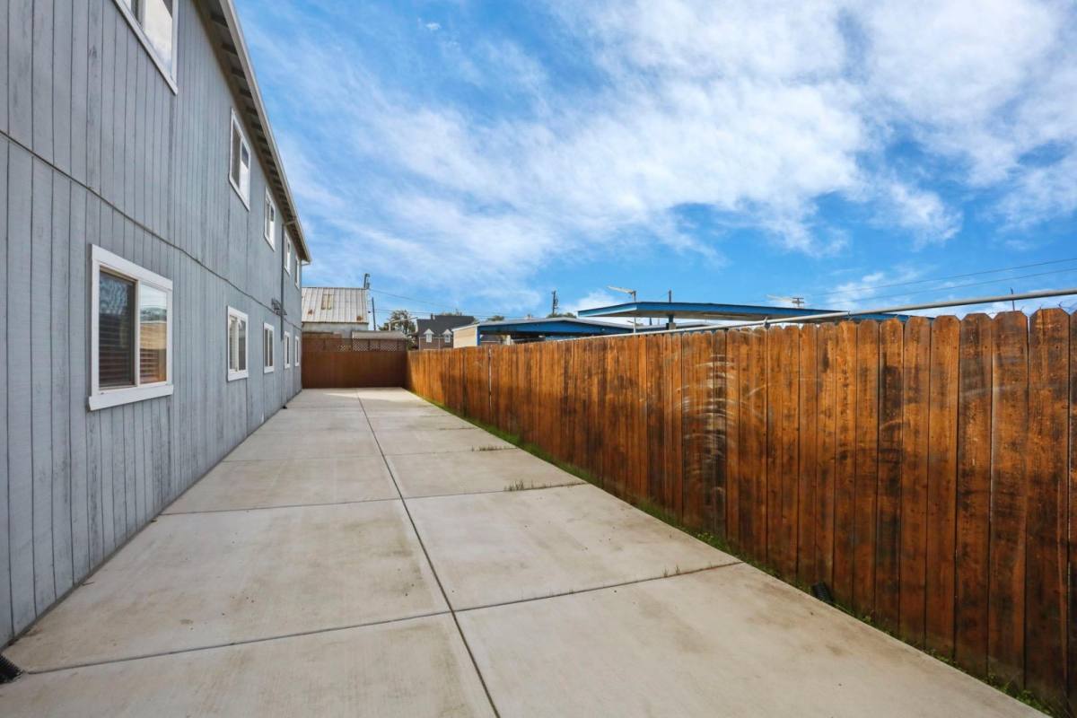 Apartment for rent at 111 N Walnut Ave #1, Manteca, CA 95337