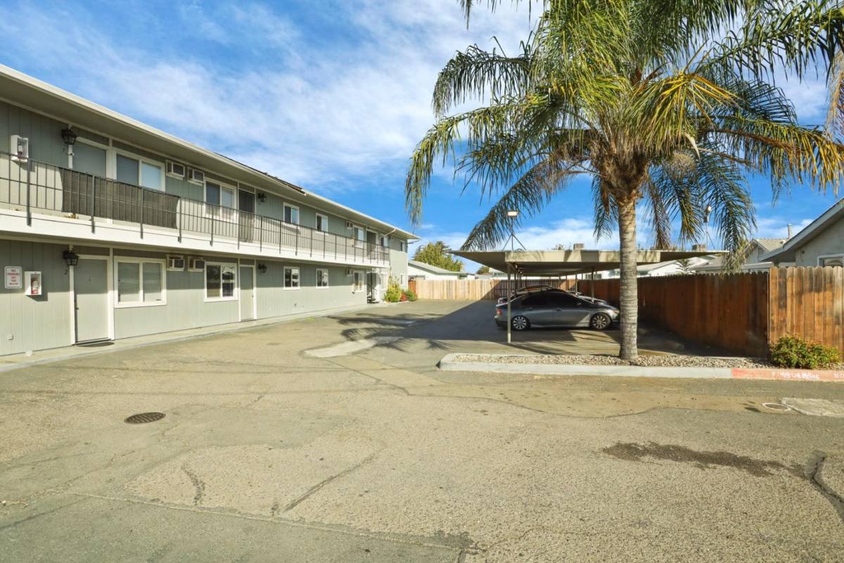 Apartment for rent at 111 N Walnut Ave #1, Manteca, CA 95337