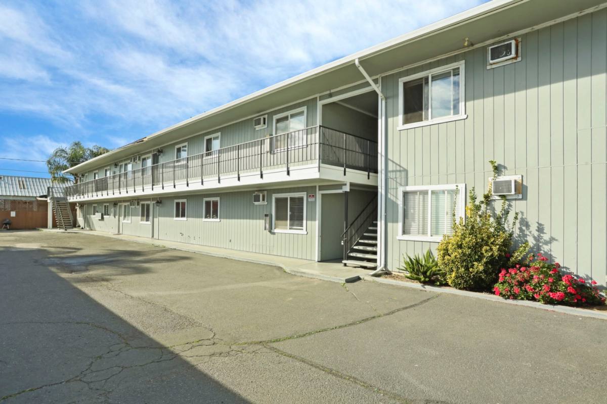 Apartment for rent at 111 N Walnut Ave #1, Manteca, CA 95337