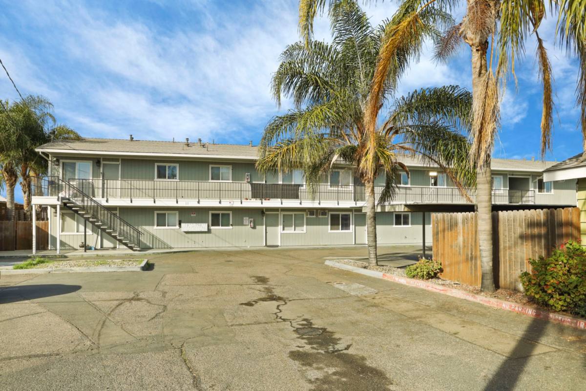 Apartment for rent at 111 N Walnut Ave #1, Manteca, CA 95337