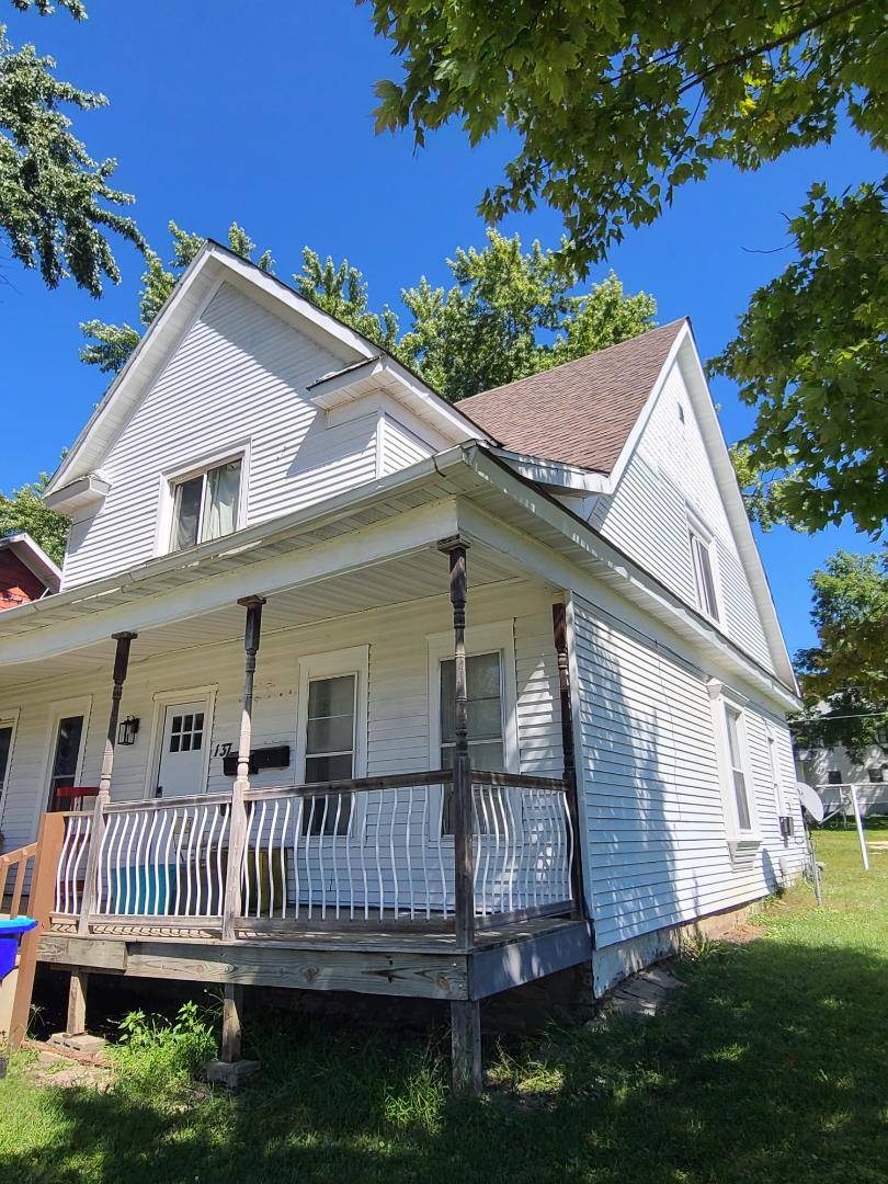 Apartment for rent at 137 4th Ave SE #1, Oelwein, IA 50662