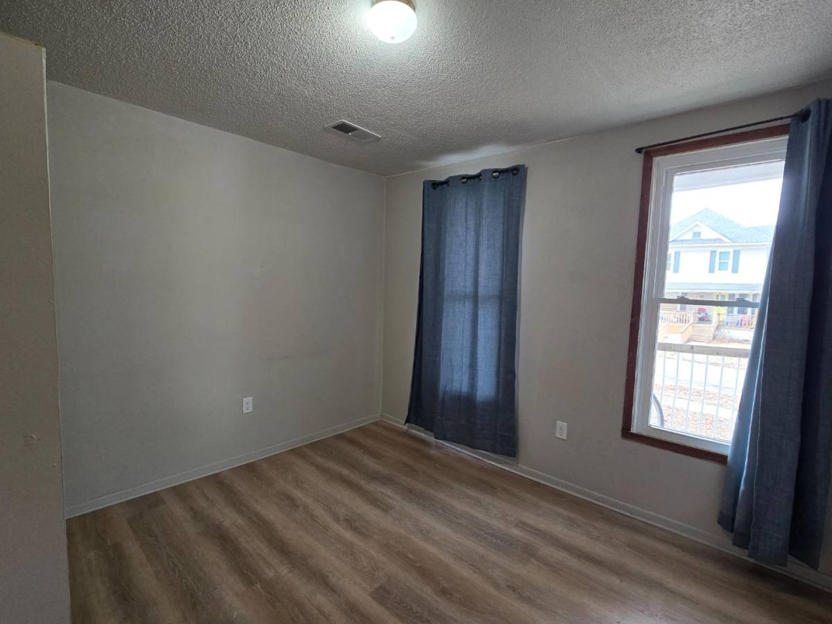 Apartment for rent at 137 4th Ave SE #1, Oelwein, IA 50662