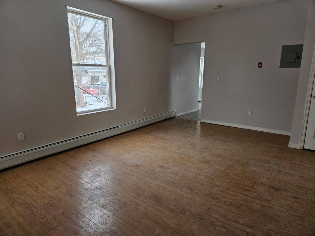 51 N Clinton #2, Poughkeepsie, NY 12601 - Apartment for Rent - Image 2